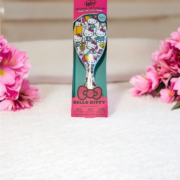 Hello Kitty White design Hair Brush Limited Edition NIB - Picture 1 of 4